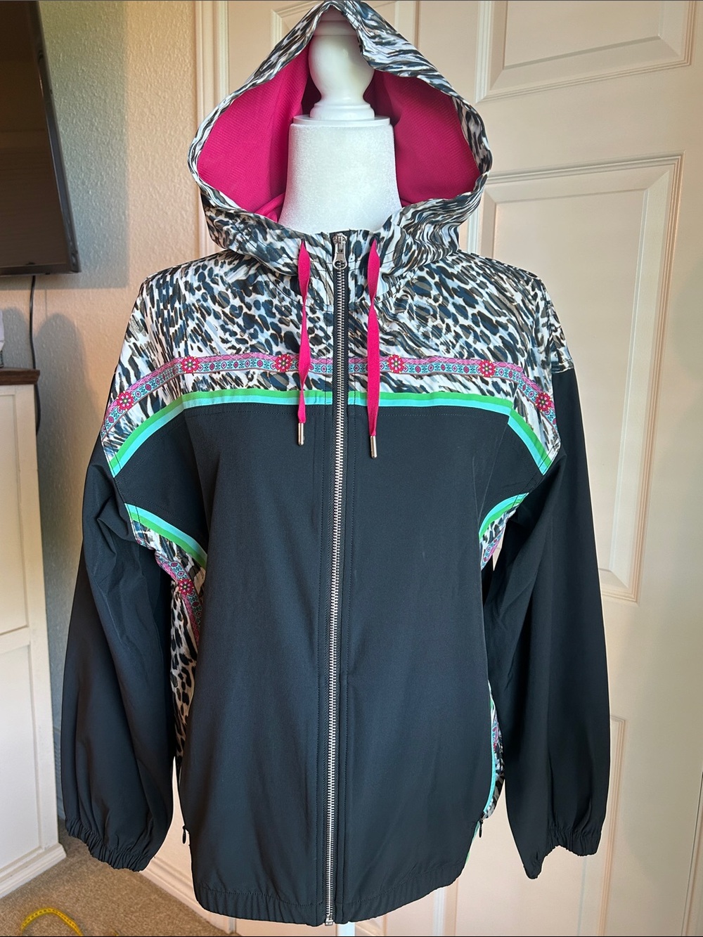 Johnny Was Bee Active NWT Hooded Jacket, Leopard Zebra Print w| Stripes, Small